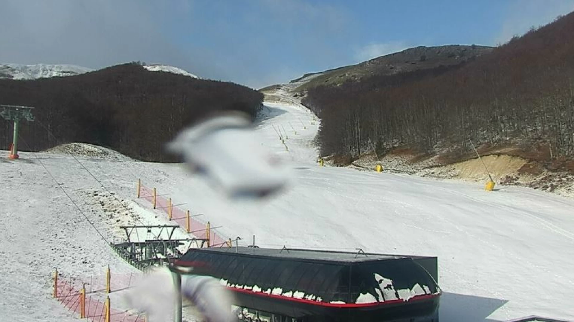 Neve in Alto Molise e in Alto Sangro. Gli appassionati degli sport invernali attendono la riapertura degli impianti del comprensorio Ski Pass Alto Sangro.